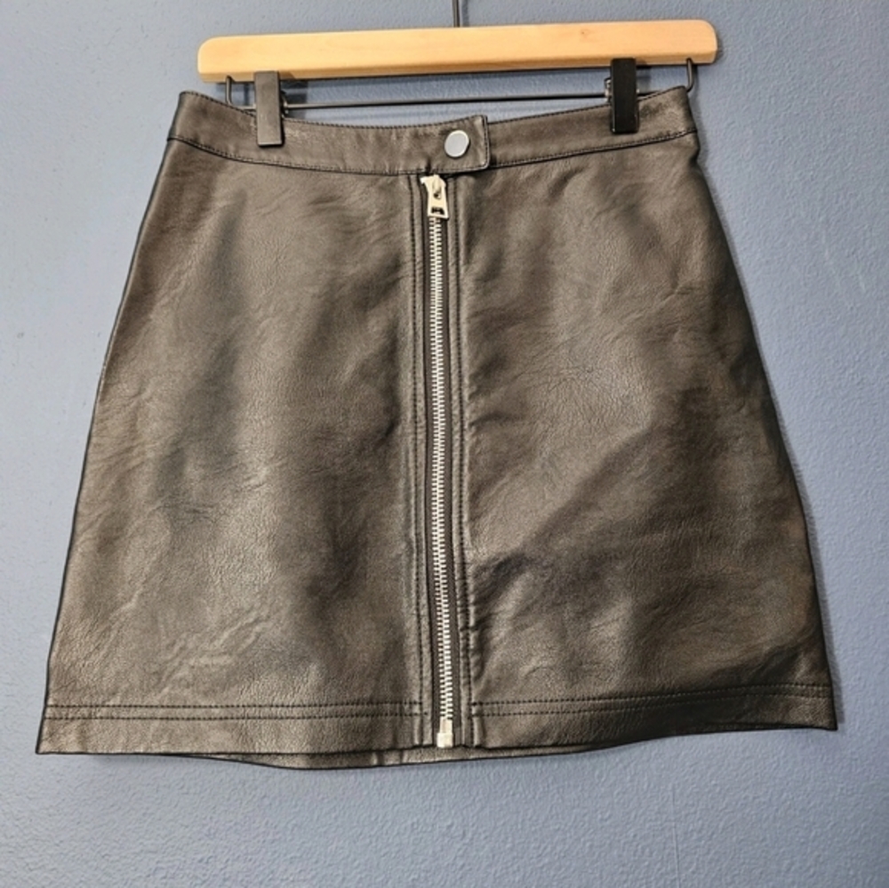 Topshop • Vegan Leather Mini Skirt